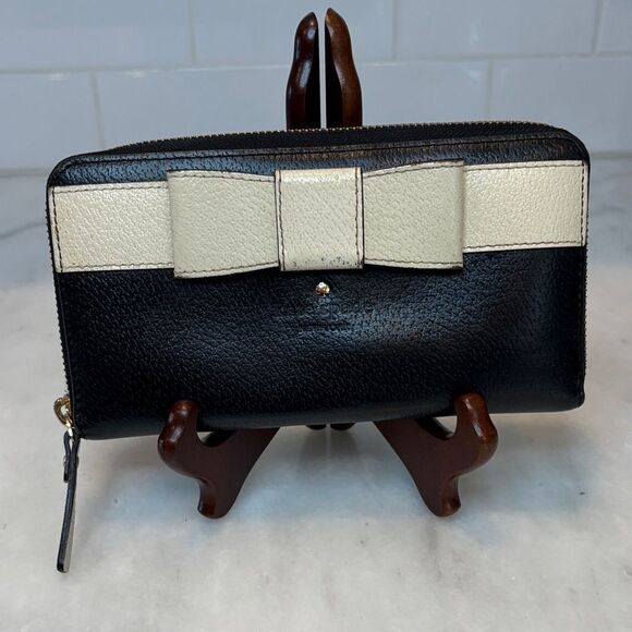 kate spade Handbags - Kate Spade Wallet Leather Two-Tone Classic Bow Full Zip Continental Wallet
